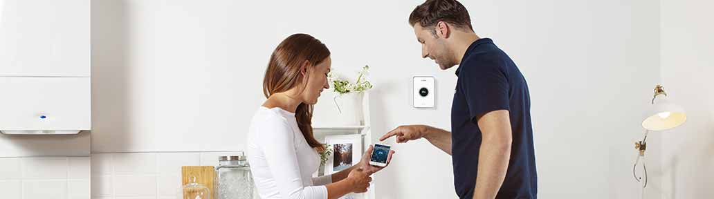 Worcester Bosch EasyControl CT200 Wired Heating & Hot Water Smart Thermostat  - Screwfix